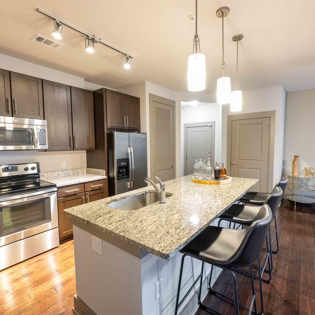 Junction 1504 - Kitchen with Island Bar